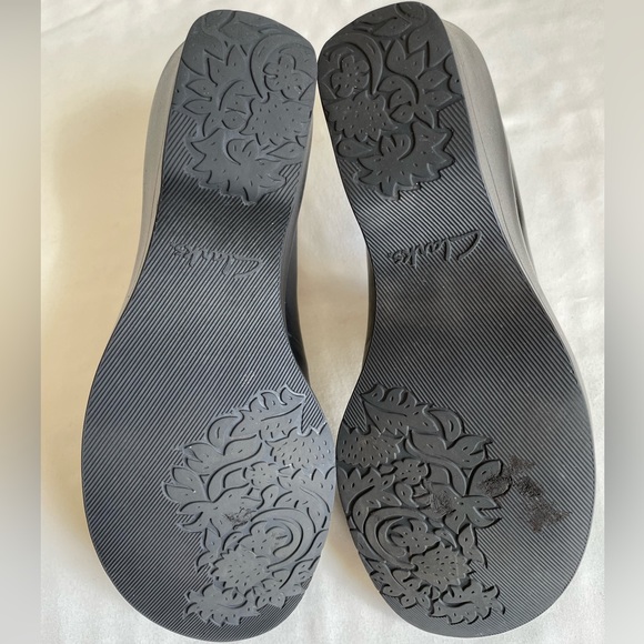 Like New Clarks Wedge Slip On Loafers - Picture 6 of 7